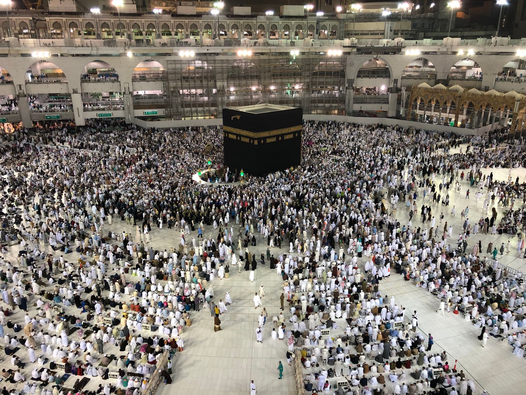 Pemandangan Masjidil Haram dan Kaaba dari ketinggian